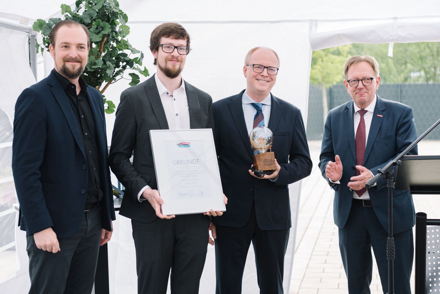 Preisverleihung Seifriz-Preis an Prof. Grüning und Firma Humberg zur Kooperation Baumrigole (Foto: Maxi Krähling)