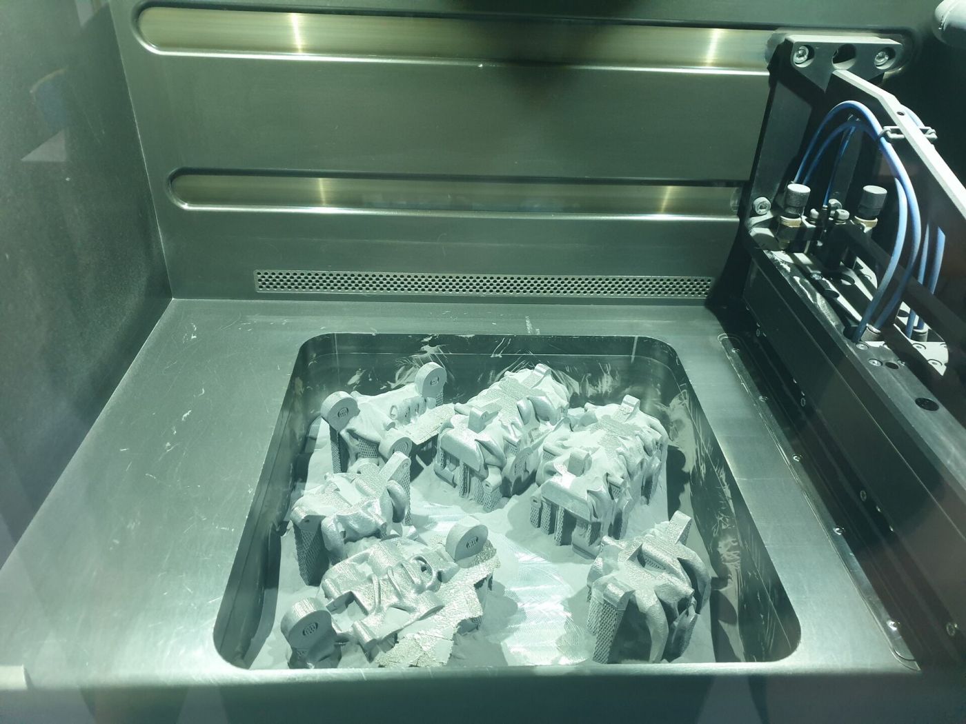 Metallpulver schmilzt in einem 3D-Drucker. (Foto: FH Münster/Viktoria Sobkowicz)