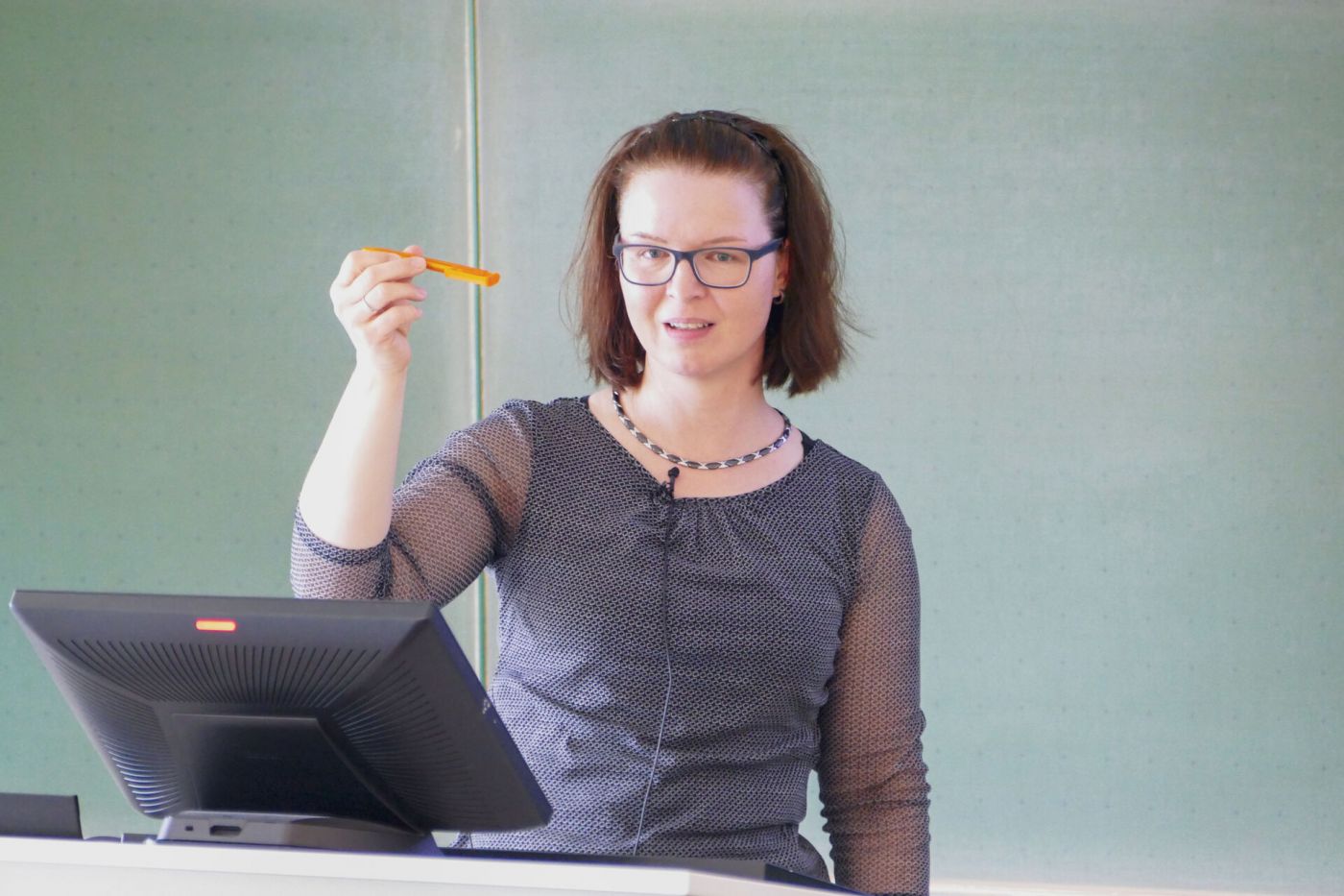 Eine Frau hält eine Vorlesung. (Foto: FH Münster/Jana Bade)