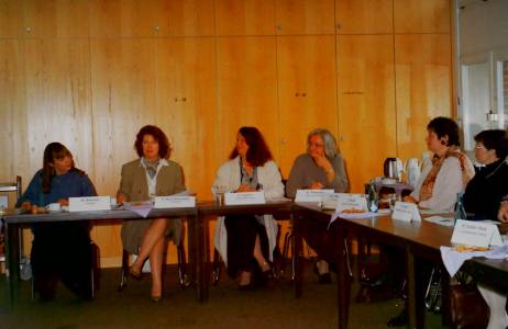 Die Dekanekonferenz am Fachbereich Pflege am 30. September 1996 mit Prof. Dr. Erika Bock-Rosenthal (2.v.l.). (Foto: FB Gesundheit) 