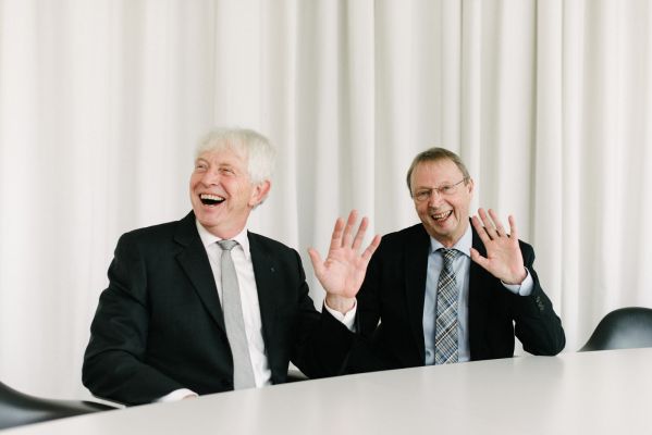 Prof. Dr. Richard Korff (l.) und Prof. Dr. Bernhard Lödding wurden 2016 in den Ruhestand verabschiedet. (Foto: FH Münster/Robert Rieger)
