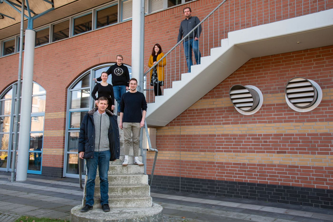 Die Mitglieder des Forschungsprojektes "OCQNV" posieren für ein Gruppenfoto. (Foto: FH Münster/Michelle Liedtke)