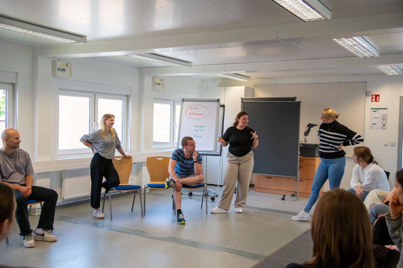 Studierende testen theaterpädagogische Methoden. (Foto: FH Münster/Michelle Liedtke)