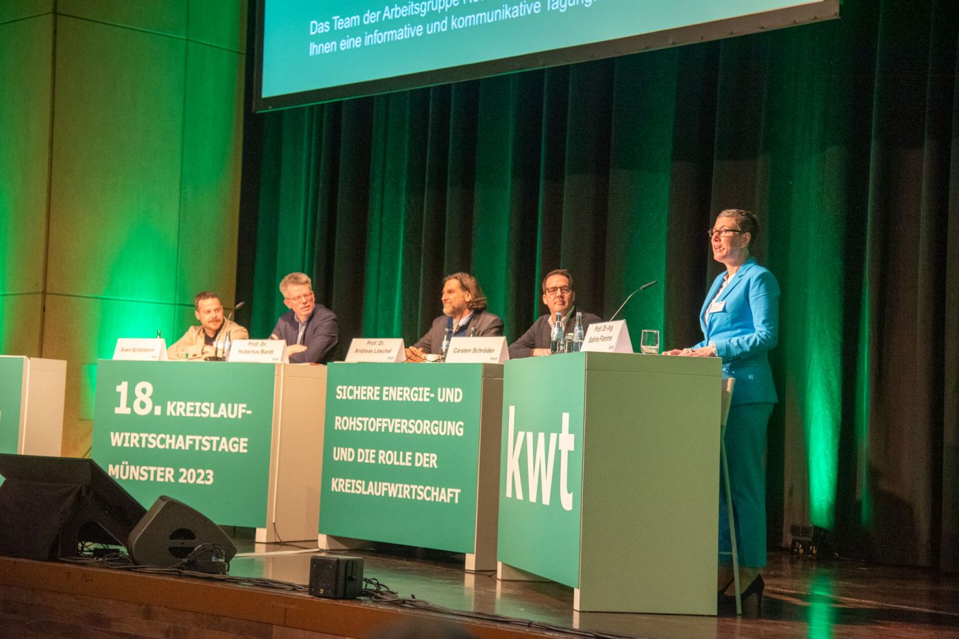 Personen auf einem Fachkongress zur Kreislaufwirtschaft (Foto: FH Münster/Michelle Liedtke)