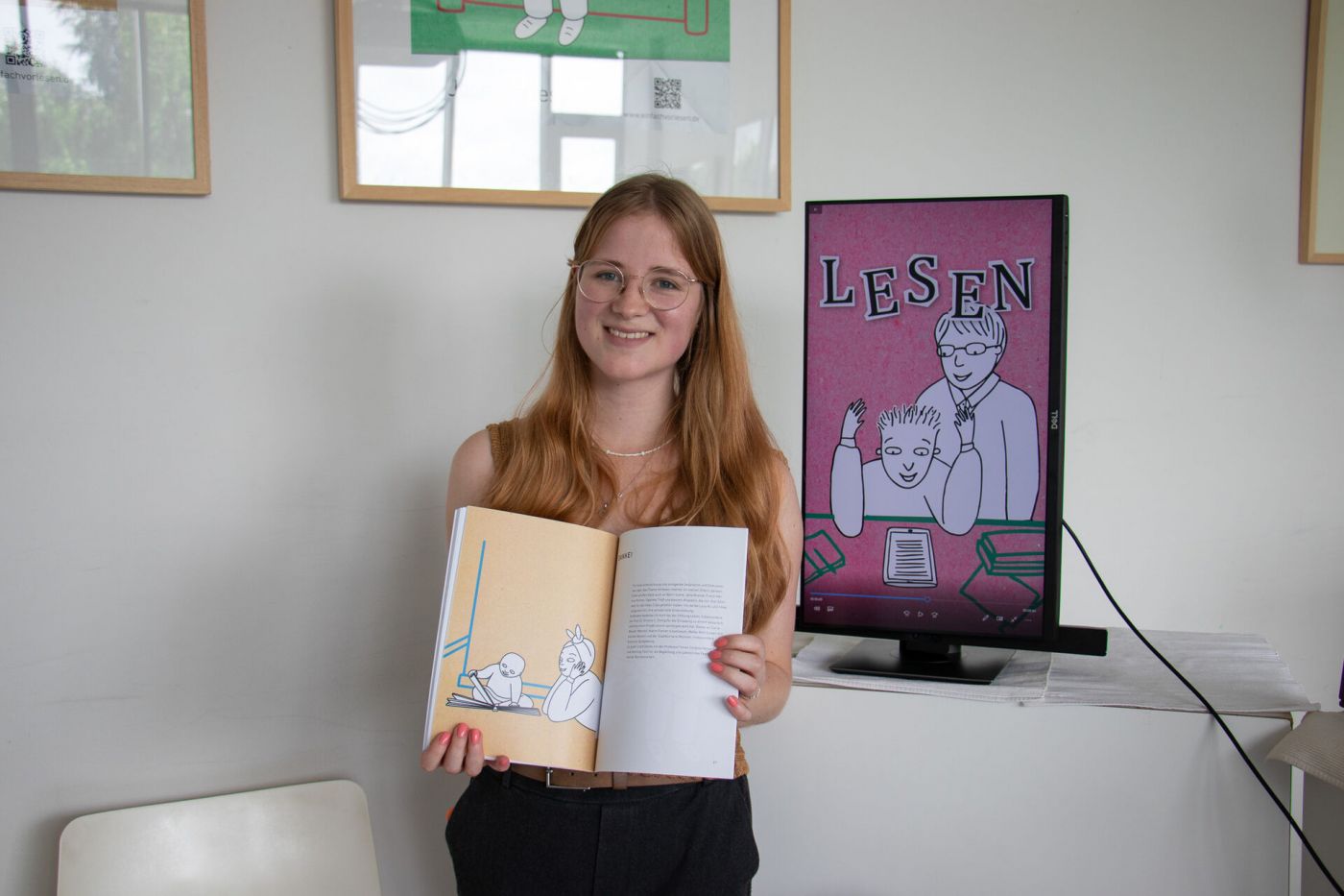 Noemi Thoß mit ihrem Bachelor-Projekt „Jetzt vorlesen!“. (Foto: FH Münster/Leonie Probost) (Foto: Foto: FH Münster/Leonie Probost)