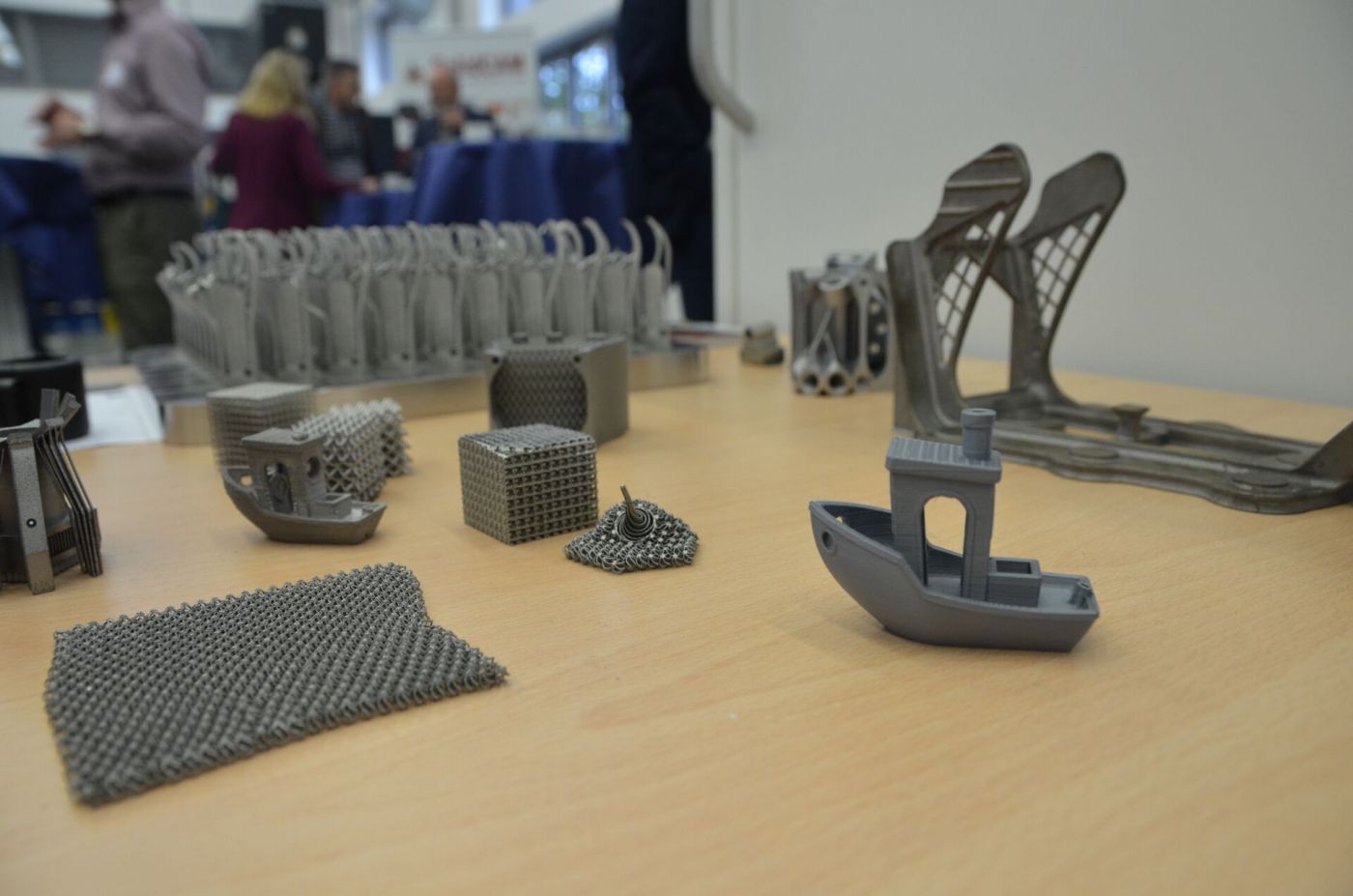 Metallteile, die ein 3D-Drucker hergestellt hat. 