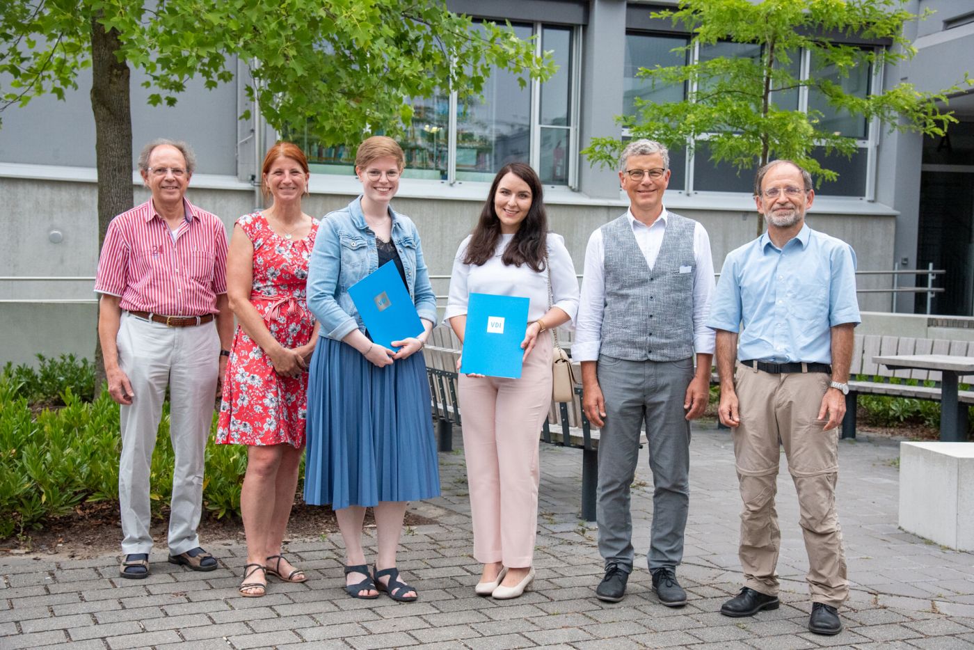 Ein Gruppenfoto bei einer Preisverleihung (Foto: FH Münster/Michelle Liedtke)