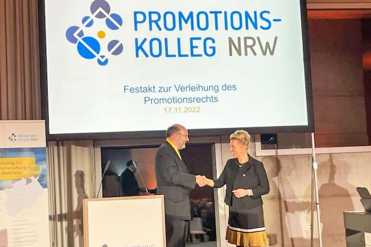 Prof. Dr. Martin Sternberg und NRW-Ministerin Ina Brandes