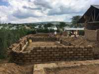 Foto von der Schule in Uganda im Bauprozess